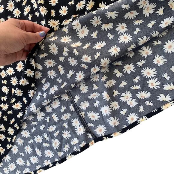 SHEIN Maternity Skirt Overalls Allover Daisy Print Pinafore Ditzy Print Size XL - Picture 8 of 13